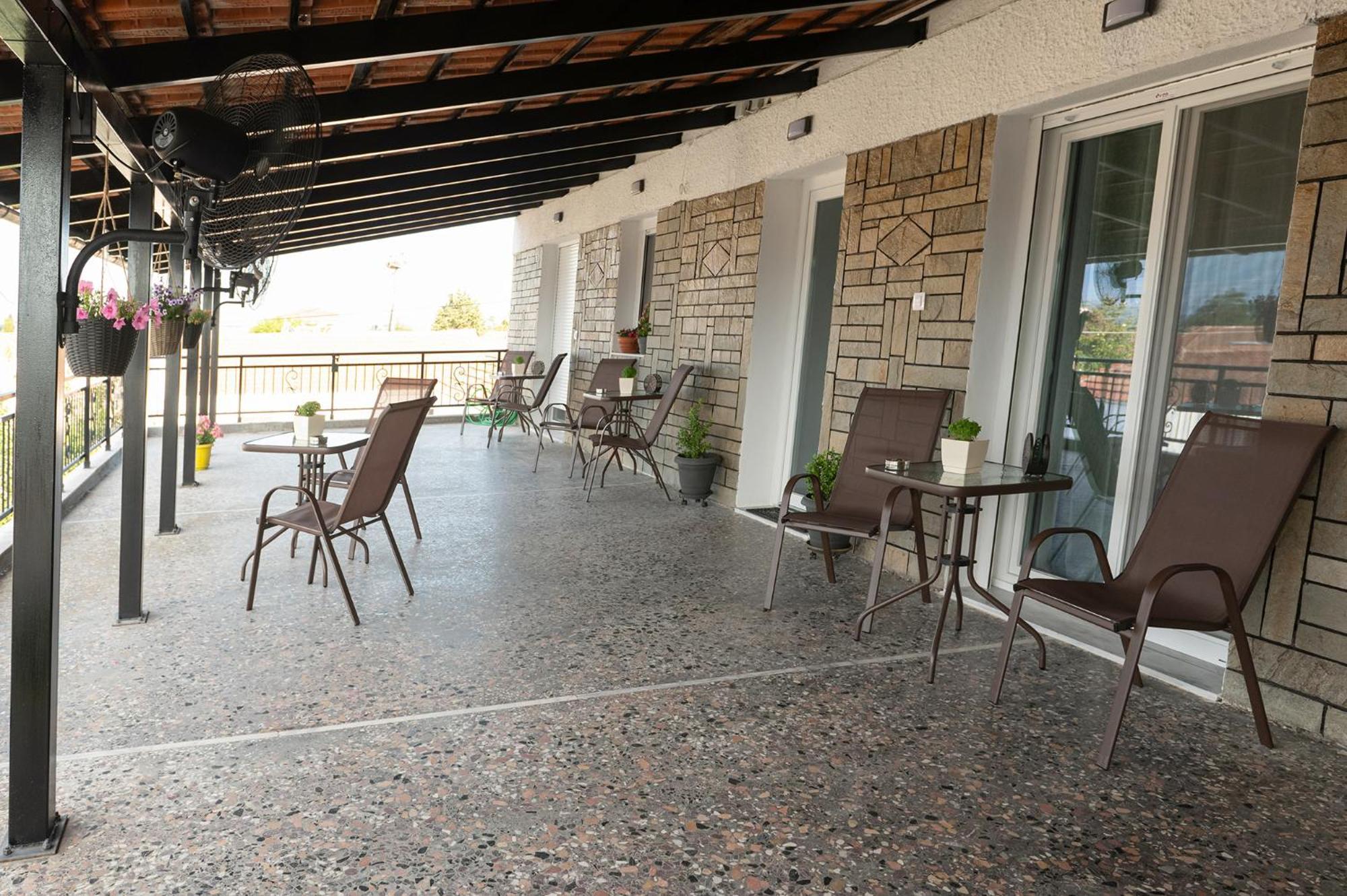 Four Sis Rooms Mangana Exterior foto